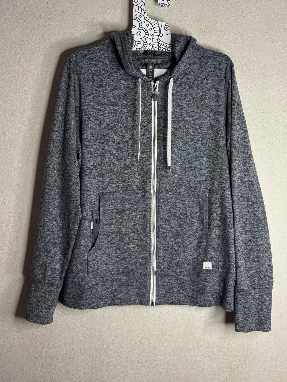 Vuori Halo performance hoodie charcoal heather size large VW201
